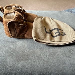 UGG - Size 4/5 Boots & Beanie